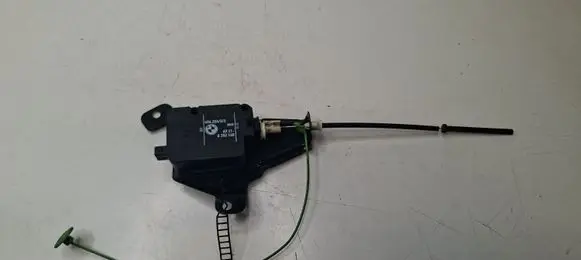 BMW 5 E39 Fuel tank cap lock motor 8352168 40620433