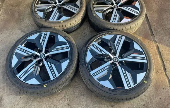 Renault Megane E-Tech R20 alloy rim 