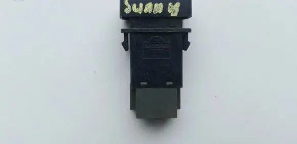 Nissan Sunny Fog light switch 