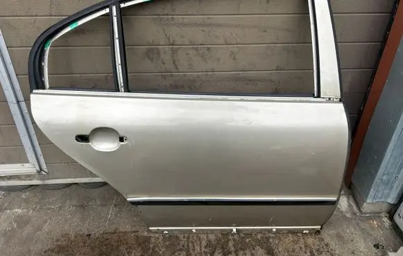 Skoda Superb B5 (3U) Rear door 3U5833052
