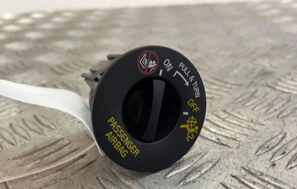 Passenger airbag on/off switch