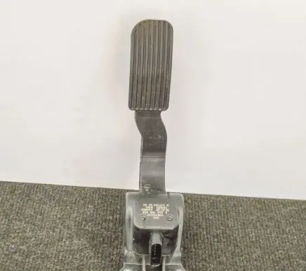 Mercedes-Benz Sprinter W906 Accelerator throttle pedal F00C3E2430 0280755025