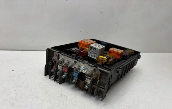 Volkswagen Jetta V Fuse module 1K0937125