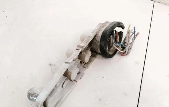 Renault Espace II Tail light bulb cover holder
