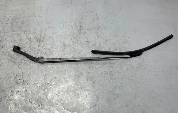 Opel Insignia B Front wiper blade arm 134714