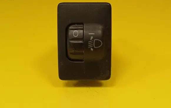 Toyota Yaris Headlight level height control switch 841520D030