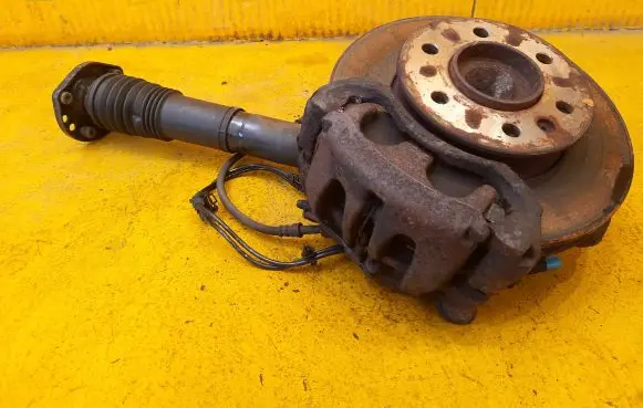 Mercedes-Benz Sprinter W907 W910 Front wheel hub spindle knuckle A9073205801