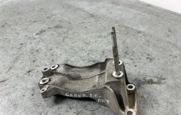 Jeep Grand Cherokee Generator/alternator bracket VMMT013308F