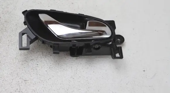 Nissan X-Trail T32 Front door interior handle RH1