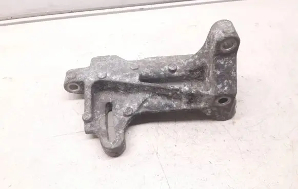 Honda CR-V Generator/alternator bracket 