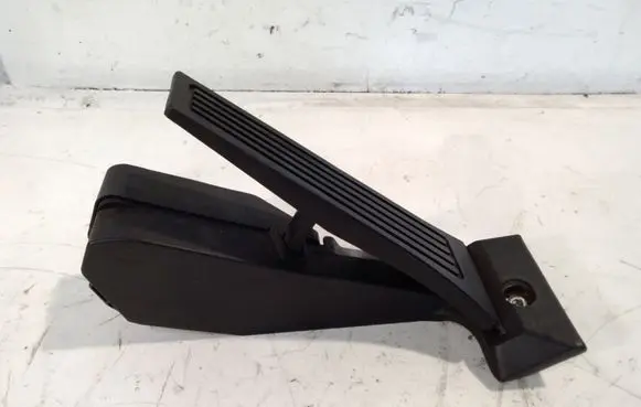 Hyundai Genesis Accelerator throttle pedal 110720N0185