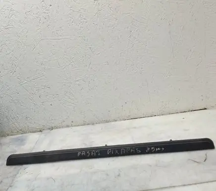 Volkswagen PASSAT B2 Tailgate trim 331853447