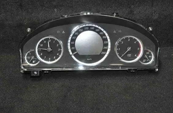 Mercedes-Benz E W212 Speedometer (instrument cluster) A2129001010