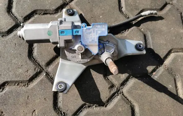 Honda FR-V Rear window wiper motor 33845D