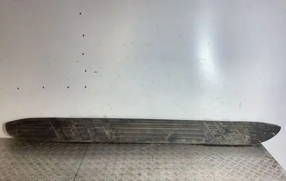 Sill/side skirt trim