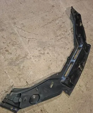 Maserati Levante Radiator trim 670042318 D473