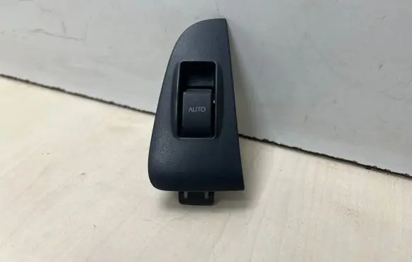 Toyota Avensis T250 Electric window control switch 7427105020