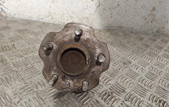Toyota Auris 150 Rear wheel hub 4245012110