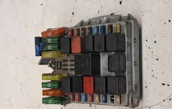 Iveco Daily 35.8 - 9 Fuse box set 69501171