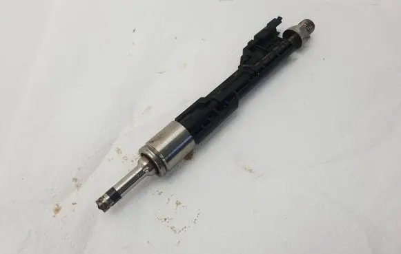 BMW 2 F22 F23 Fuel injector 13647639994 10213541 7639994
