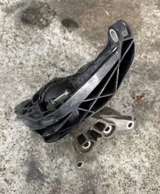 Opel Grandland X Engine mount bracket 008956AL 09162210