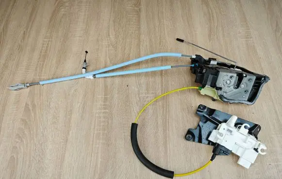 BMW 8 G16 Front door lock 4A219F6 5A36EC4