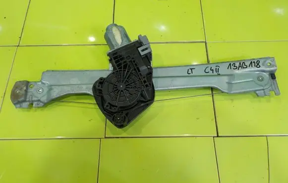 Citroen C4 II Front door window regulator with motor 