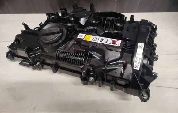 BMW 1 F40 Rocker cam cover 8631745