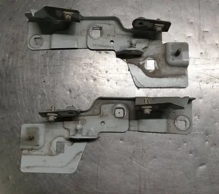 Renault Zoe Fender mounting bracket 654833942R