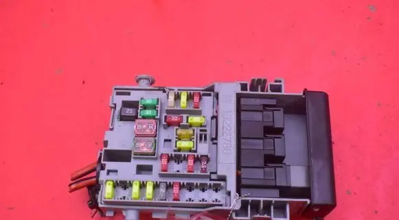 Opel Insignia A Fuse box set 13222786