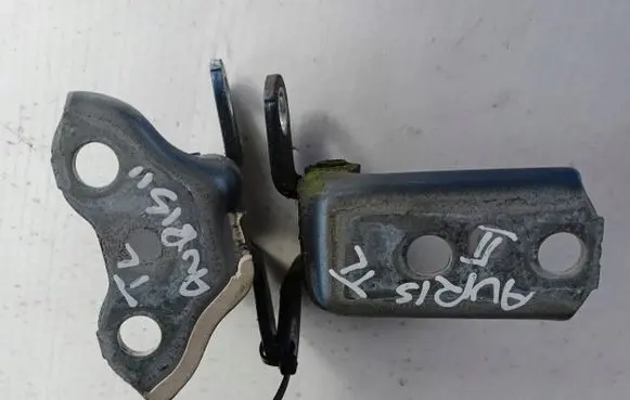 Toyota Auris E180 Loading door hinge set 9547163