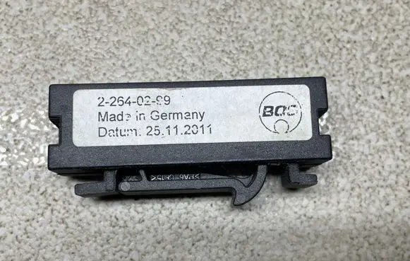Opel Insignia A Parcel shelf load cover mount bracket 22640299