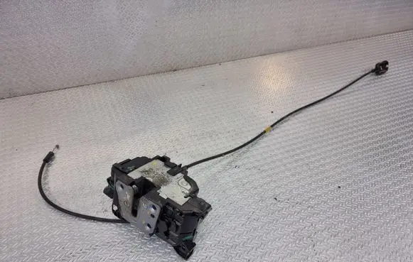 Renault Kangoo II Front door lock 8200497579