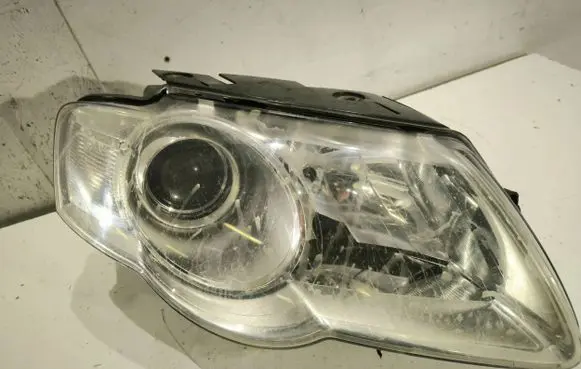 Volkswagen PASSAT B6 Headlight/headlamp 24744600