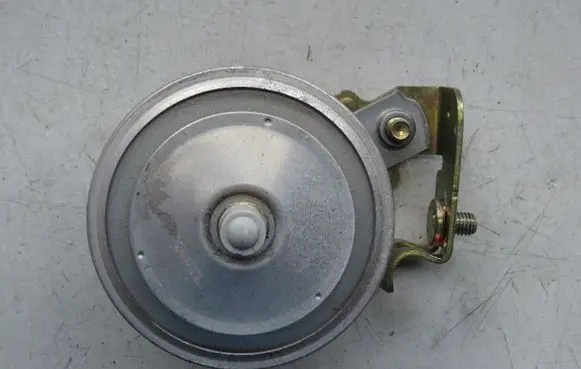 Volkswagen PASSAT B5.5 Horn signal 4A0951113