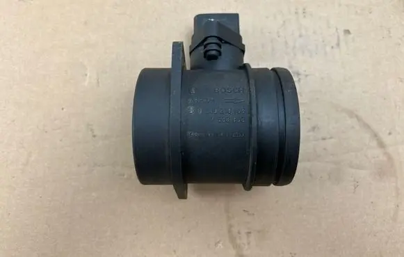 BMW X3 E83 Mass air flow meter 7533853 0280218165