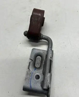 BMW X5 E70 Muffler mount bracket/holder 16009210