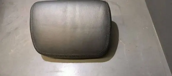 Mercedes-Benz S W221 Front seat headrest 