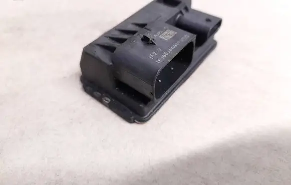 BMW 5 F10 F11 Glow plug pre-heat relay 851947201 0522140104