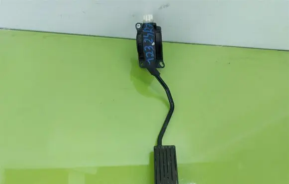 Peugeot 407 Accelerator throttle pedal F0C3E2429
