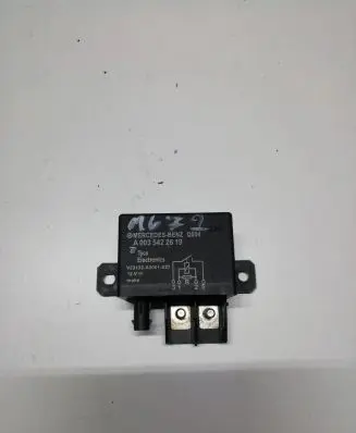 Mercedes-Benz C W204 Battery relay fuse A0035422619 V23332A2001X27