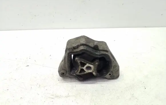 Engine mount bracket