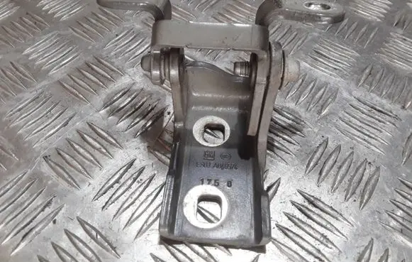 Opel Insignia A Front door upper hinge ES03A046574
