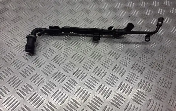 Volkswagen PASSAT B5 Engine coolant pipe/hose