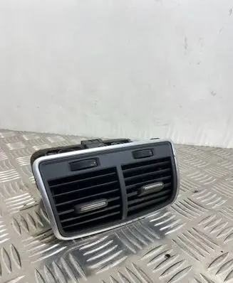 Rear air vent grill