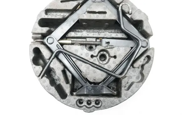 Trunk/boot lower side trim panel