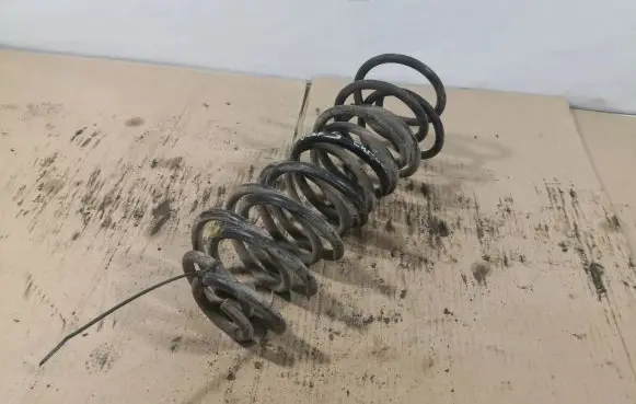 Volkswagen Golf III Rear coil spring