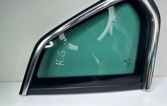 Volkswagen Tiguan Rear side window 5NA845041