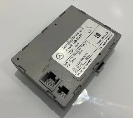 Mercedes-Benz E W211 Gateway control module A6394460027 6394460027