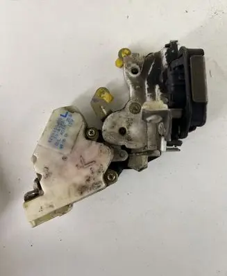 Nissan Terrano Rear door lock 8255350J00 89A522